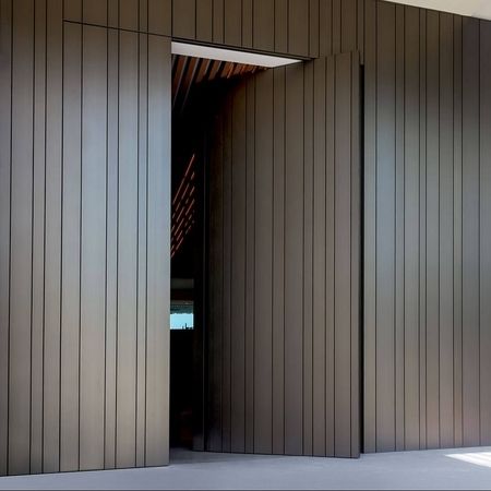 Oikos Haustür Lamellen Pivot achsig aus Aluminium